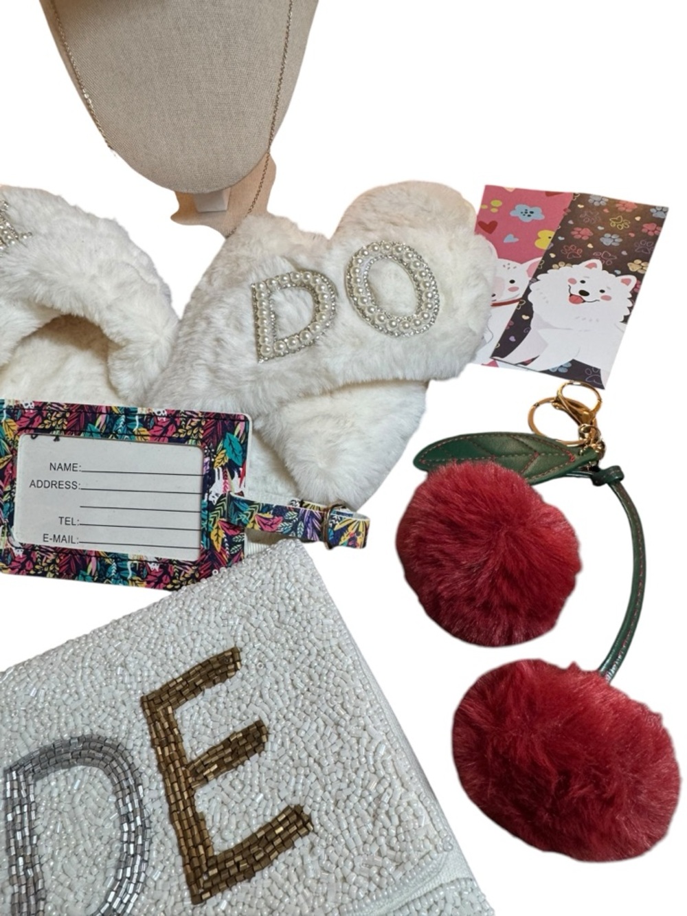 Bridal‎ Gift Set - White & Gold "BRIDE" Pouch + "MRS" & "I DO" Accessories - Picture 4 of 16